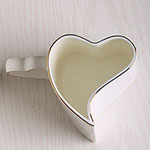 Cheap white heart shaped ceramic mugs with heart handle Ceramic couple mugs coffee cups with golden rim